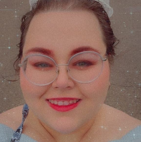 Brina Debeck - Poshmark Profile Picture of Brina Debeck (@zeldakittey) on Poshmark