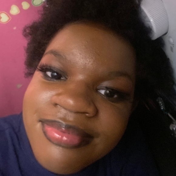 Profile Picture of Maniya Brundidge (@maniyabrundidge) on Poshmark