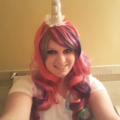 Profile Picture of Emily Blamble (@EmMayBCrazy) on Twitter