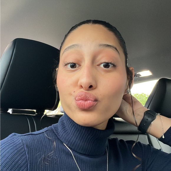 Profile Picture of Paula Liens (@lienspaula5) on Poshmark