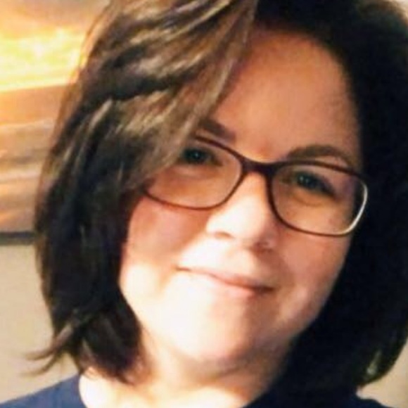 Profile Picture of Candi Hicks (@candi_hicks) on Poshmark