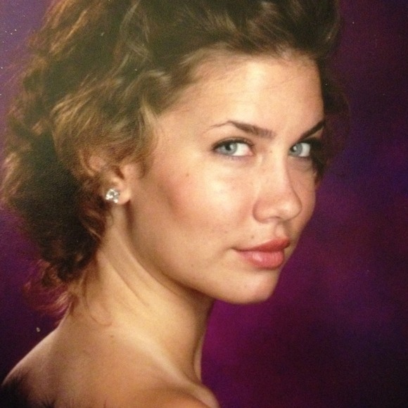 Profile Picture of Hayley Hightower (@tropical11) on Poshmark