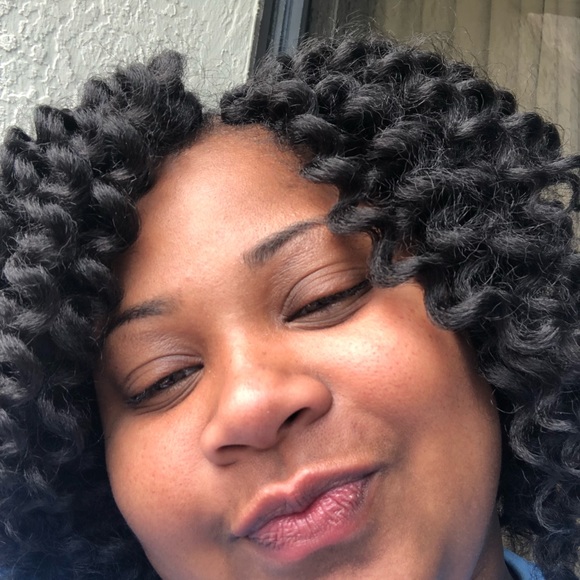 Profile Picture of Bianca Hollins (@bmhollins) on Poshmark