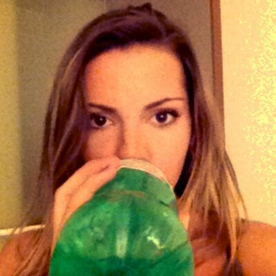 Profile Picture of Ellen Thomas (@ellenathomas) on Twitter