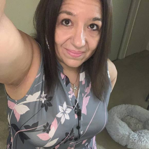 Profile Picture of Lisa Taranto (@baci1973) on Poshmark