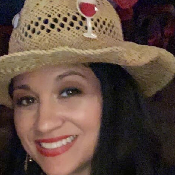 Profile Picture of Rita Bernal (@fc00943) on Poshmark