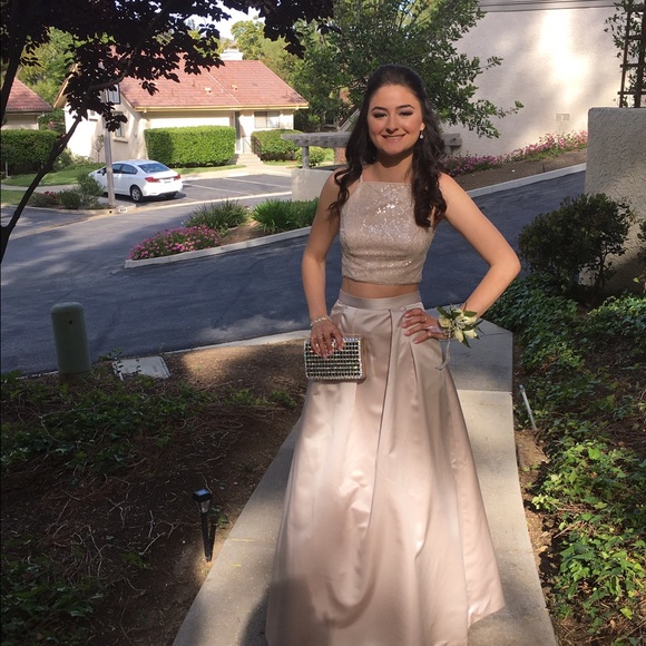 Profile Picture of Paula Nahmoulis (@nahmoulis) on Poshmark