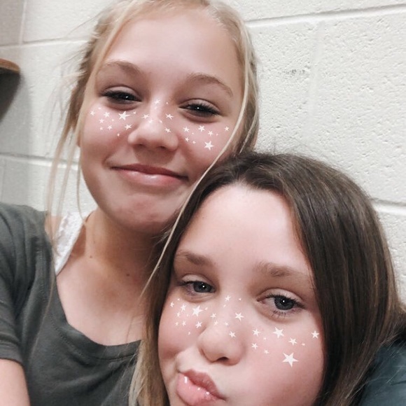 Profile Picture of Kadence Torok (@kadencet) on Poshmark