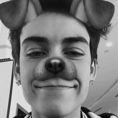 Profile Picture of Wes  ✨ (@CalCliffordHemm) on Twitter