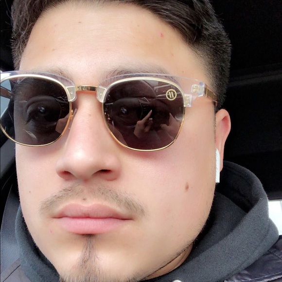 Profile Picture of Jonathan Huizar (@jonwiz) on Poshmark