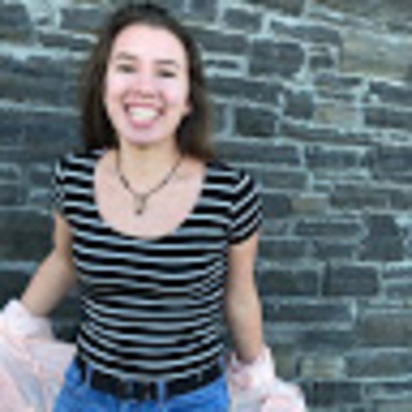 Profile Picture of Emma Melching (@emmamelching) on Poshmark