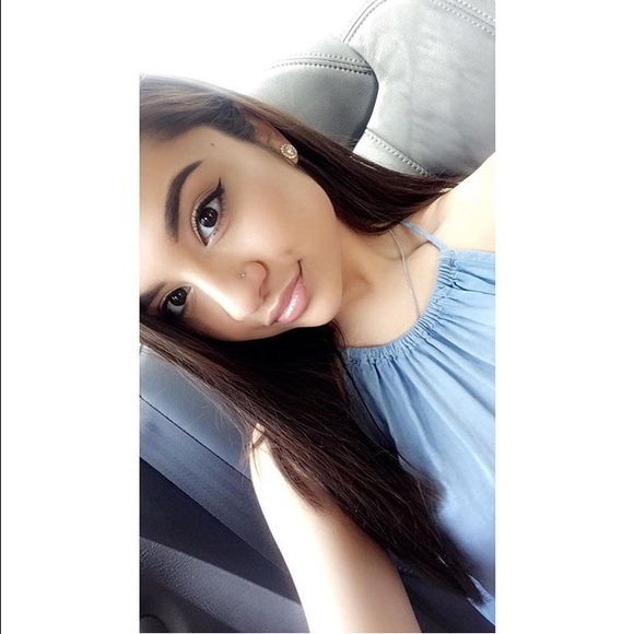Profile Picture of Anissa Alvarado (@anissarose_) on Poshmark