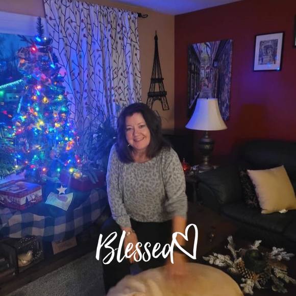 Profile Picture of Julie Shaffer-smith (@julie707) on Poshmark