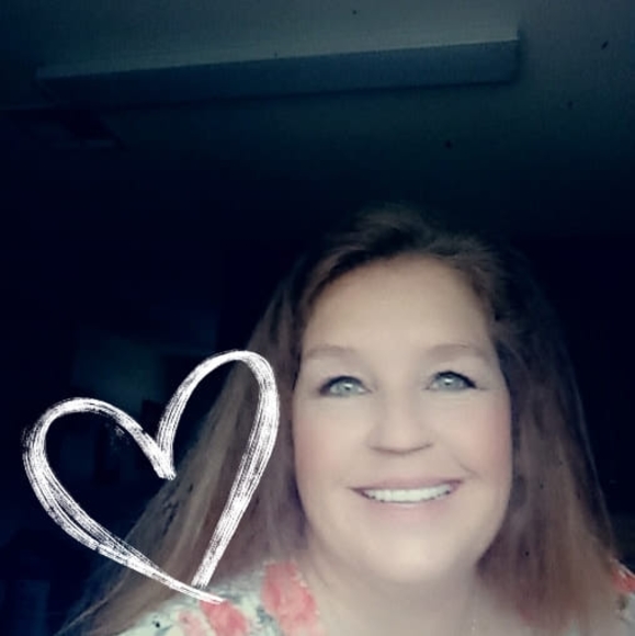 Profile Picture of April Walters (@aprwlt2223) on Poshmark