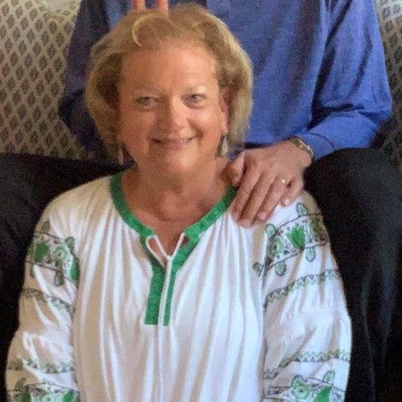 Profile Picture of Lori Rowberry (@ljrowberry) on Poshmark