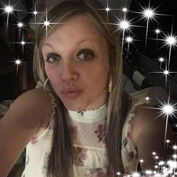 Profile Picture of Carla Spurlock (@cs_4) on Poshmark