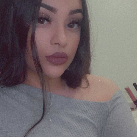 Profile Picture of Brianna Gifford (@lovelybriiii) on Poshmark