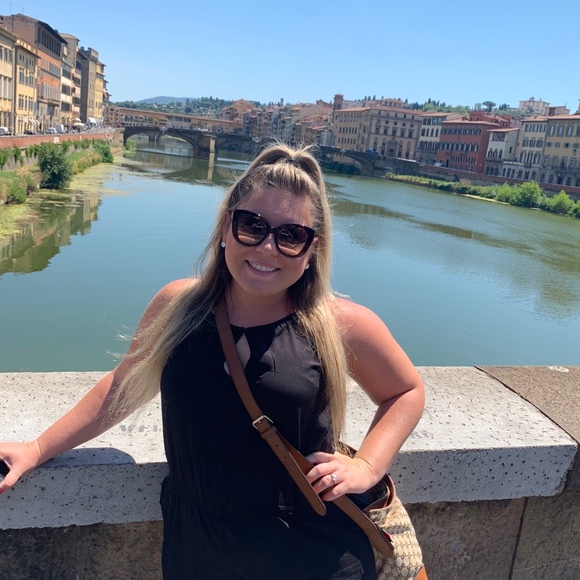 Profile Picture of Brittany Gallahue (@bgalmoore) on Poshmark