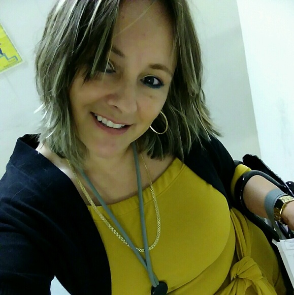 Profile Picture of Claudia Cadavid (@clcadavid8) on Poshmark