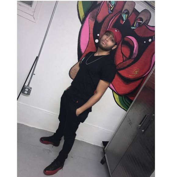 Alex Montilla - Poshmark Profile Picture of Alex Montilla (@flash_22) on Poshmark