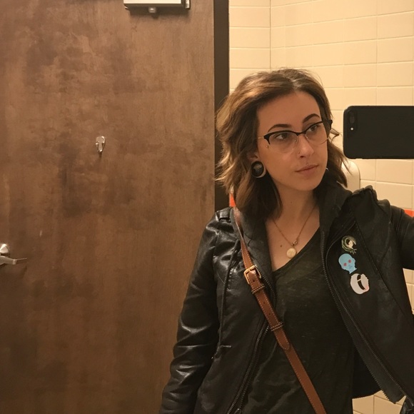Profile Picture of Haley Davidson (@pugparty) on Poshmark