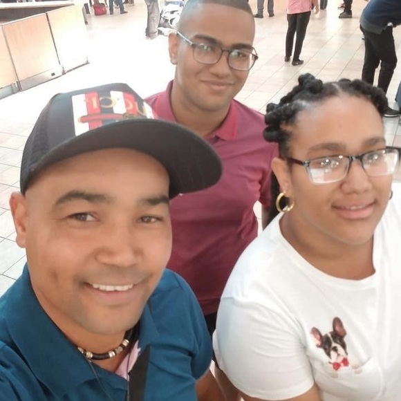 Profile Picture of Henry Moronta (@henrymoronta522) on Poshmark