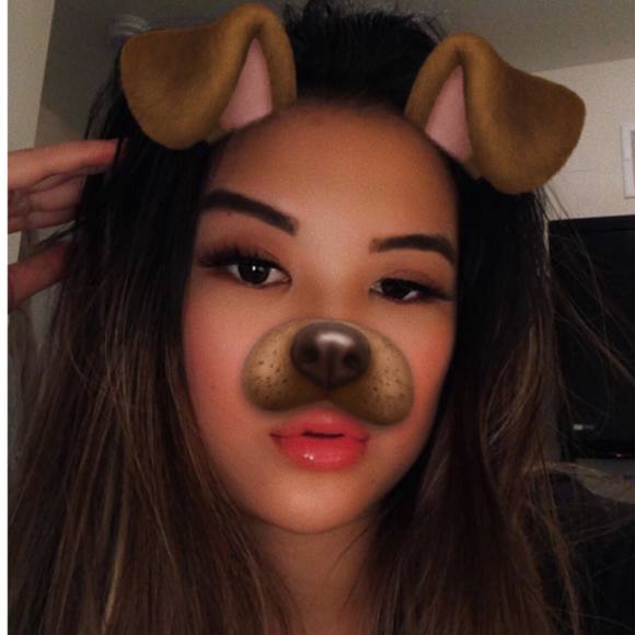 Profile Picture of Andee Buendia (@andeebuendia) on Poshmark