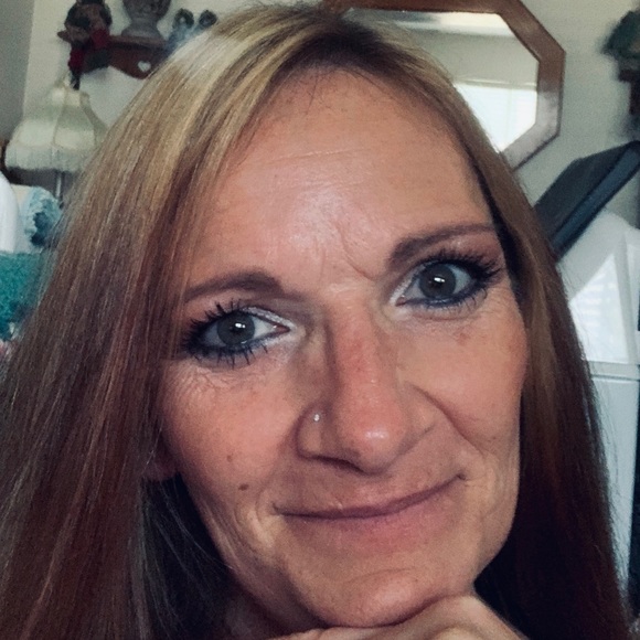 Profile Picture of Josephine Hansen (@jodiehansen72) on Poshmark