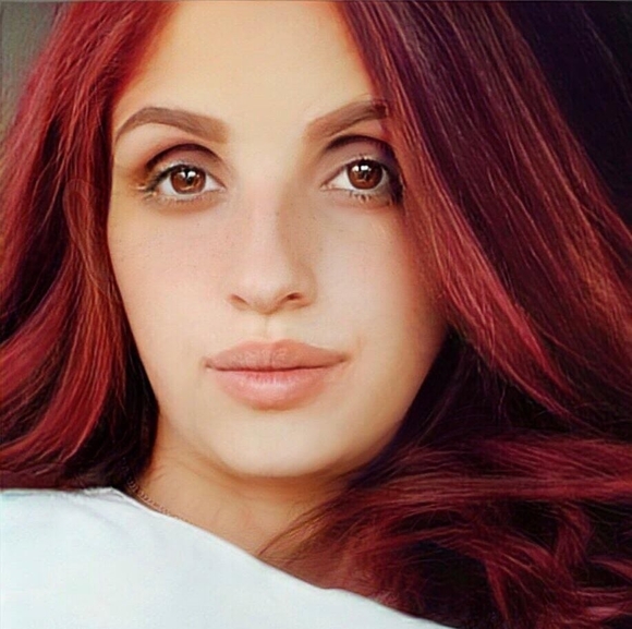 Profile Picture of Cassandra Zapata (@cassy2209) on Poshmark