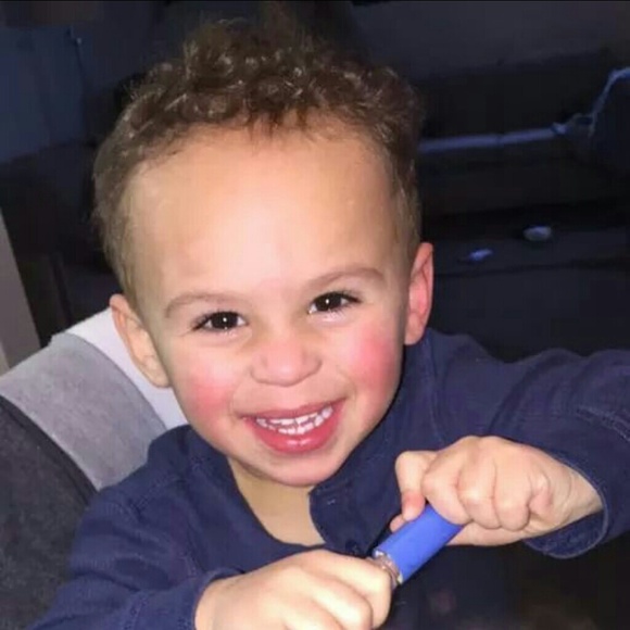 Profile Picture of Ariaunna Litz (@ariaunna69) on Poshmark