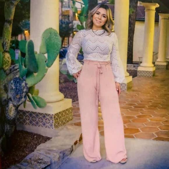 Profile Picture of Claudia Vindiola (@vindiola) on Poshmark