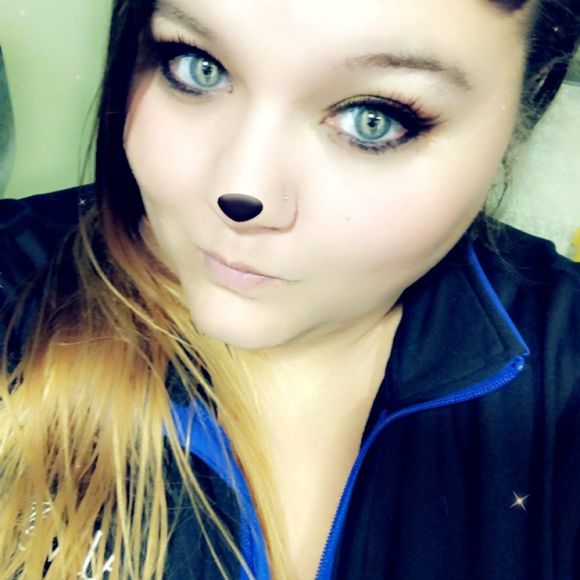 Profile Picture of Kendall Steele (@kendall_steele) on Poshmark