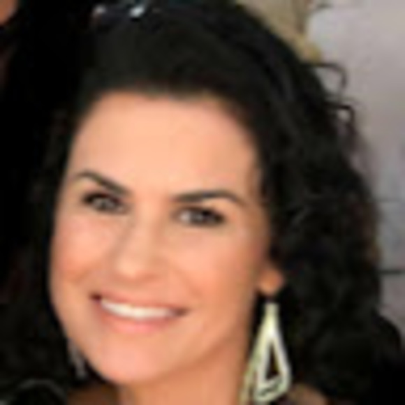 Profile Picture of Beatriz Gonzalez-leal (@bv012301) on Poshmark