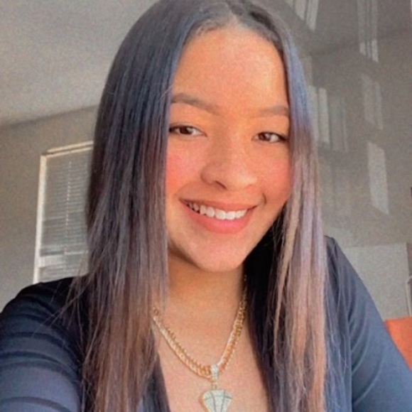 Profile Picture of Bianca Silva (@biancasilva5172) on Poshmark