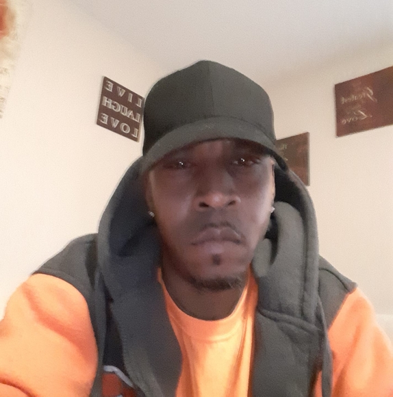 Profile Picture of David Bruton (@davidbruton17) on Poshmark
