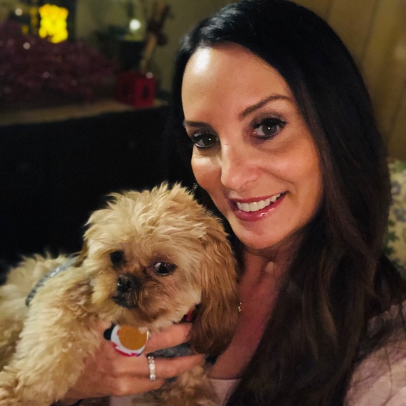 Profile Picture of Nikea Kakaletris (@hotcom64) on Poshmark