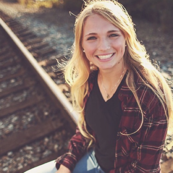Profile Picture of Sydney Taggart (@sydneytaggart) on Poshmark