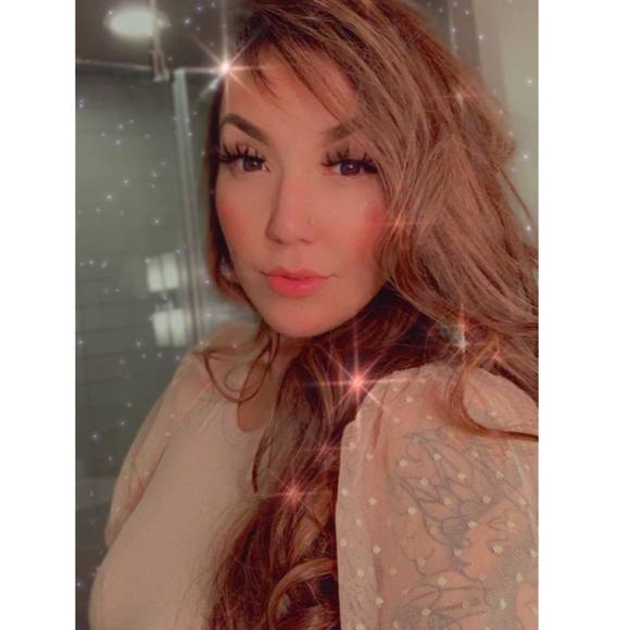 Profile Picture of Chey Gopherr (@chey_go4) on Poshmark