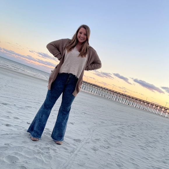 Profile Picture of Trista Okes (@trista_okes) on Poshmark