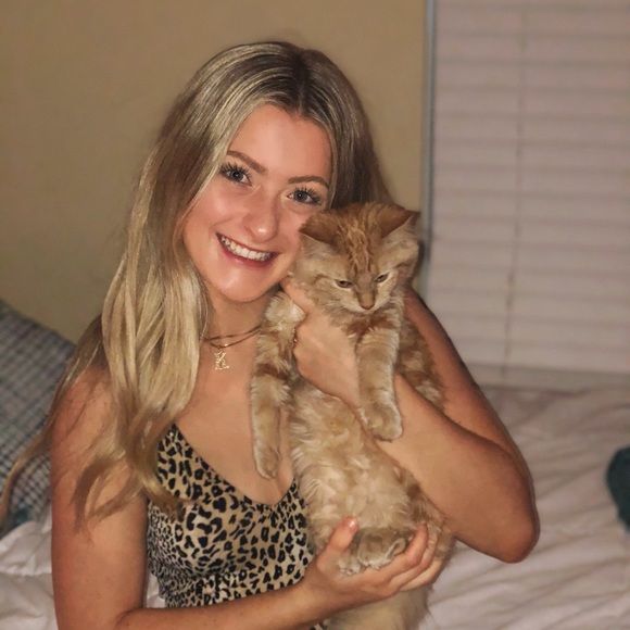 Profile Picture of Katie Morgart (@ktmor) on Poshmark