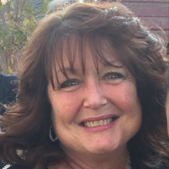 Profile Picture of Stephanie Mazzola (@stephmzt) on Poshmark