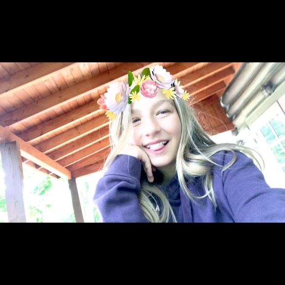 Carly Kasee - Poshmark Profile Picture of Carly Kasee (@carlykasee) on Poshmark