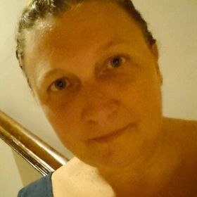 Profile Picture of Lisa Hugginson (@leeceyloo) on Pinterest