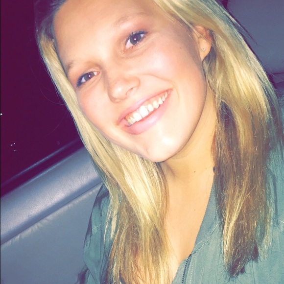 Profile Picture of Camryn Franovich (@ccfranovich) on Poshmark