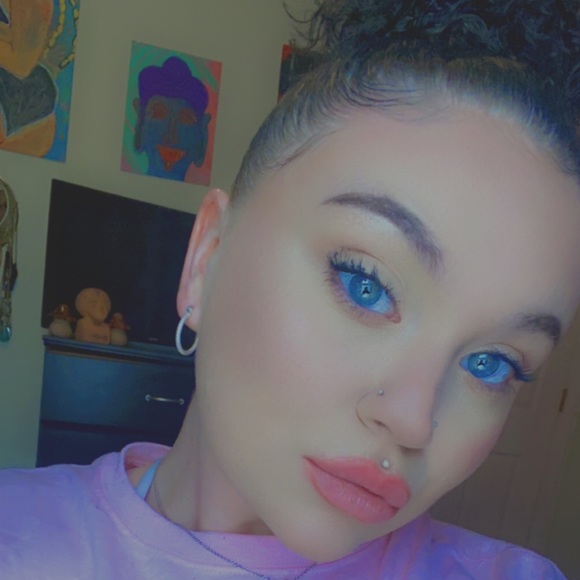 Profile Picture of Samm Calloway (@samm_calloway) on Poshmark