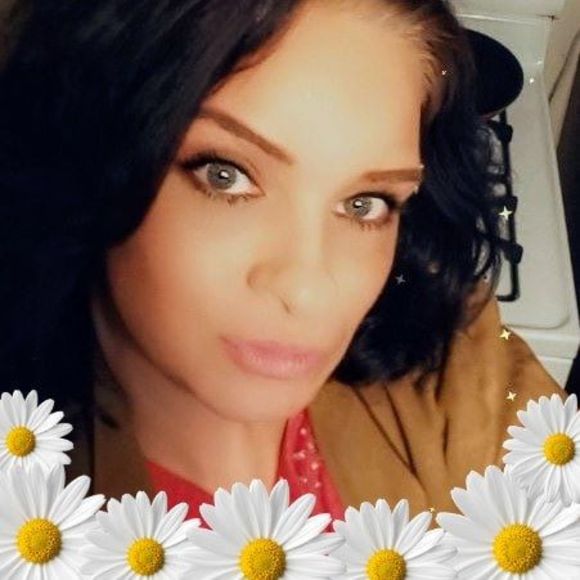 Profile Picture of Mandy Hobbs (@mandy_76) on Poshmark