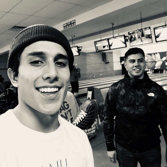 Profile Picture of Danny Gomez (@dannygomie) on Poshmark