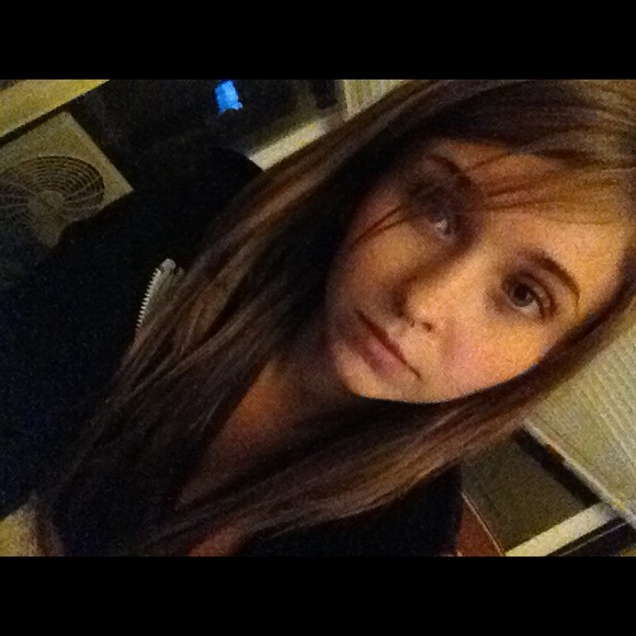 Profile Picture of Taylor Weber (@daisydreaming) on Poshmark