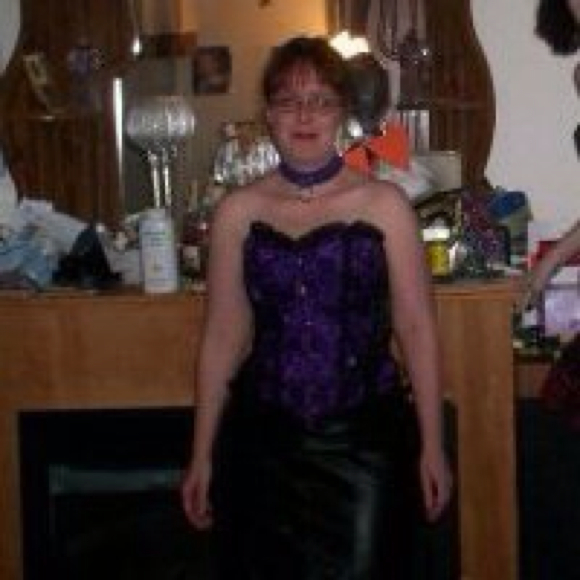 Profile Picture of Alberta Terry (@alliekat29) on Poshmark