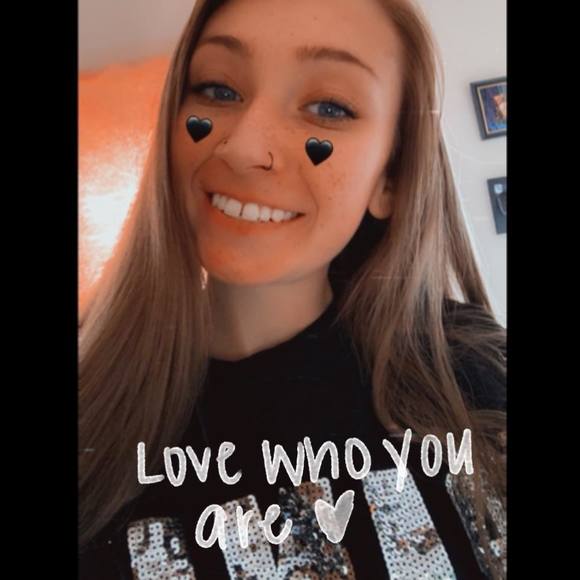 Profile Picture of Emiley Edington (@emredington22) on Poshmark